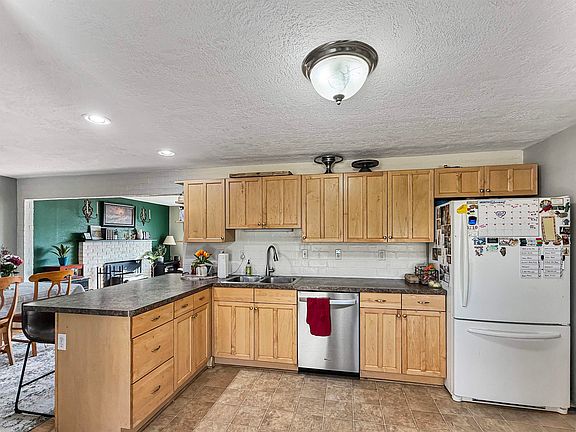 3rd image of 1678 Pocatello Creek Rd