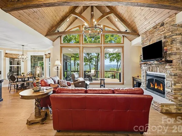 48 S Mountain Morning Ln, Hendersonville, NC 28739