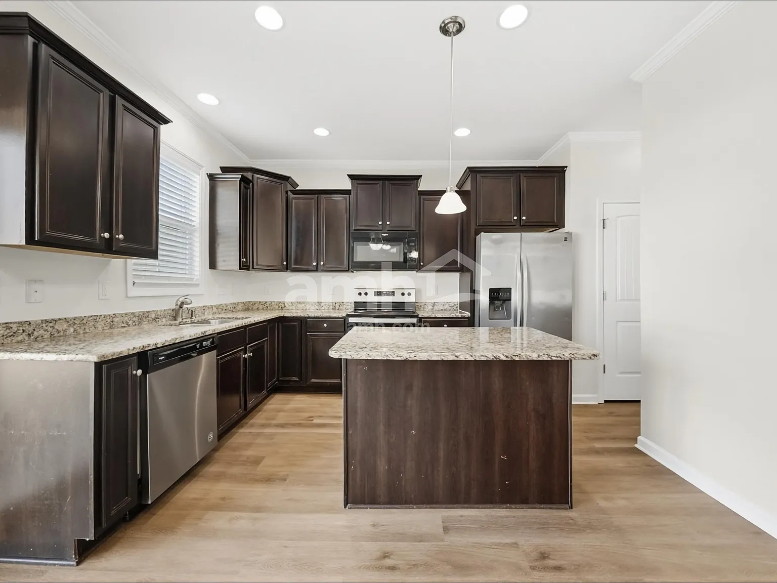 4 bed, 2.5 bath, 2170 sqft, $2,315 — Photo 3