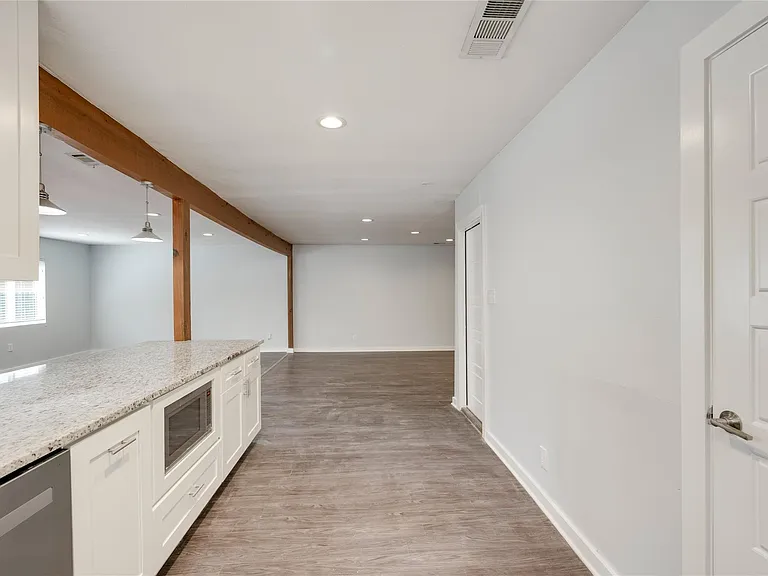5402 Chevy Cir — Photo 8