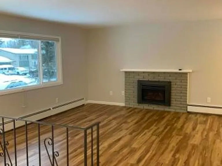 4010 Crosson Dr — Photo 7