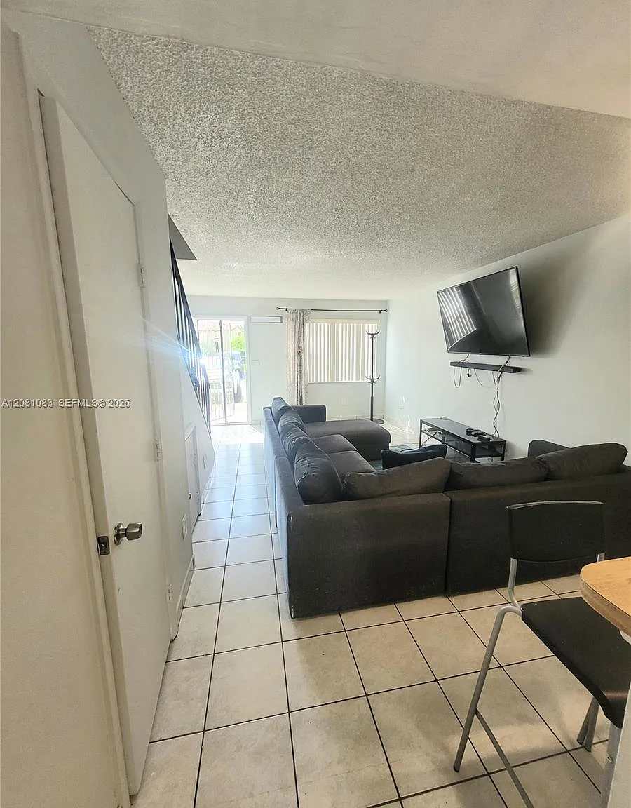 Oasis En Mango Hill Condo — Photo 3