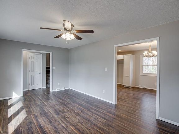 3rd image of 208 Brentwood Dr