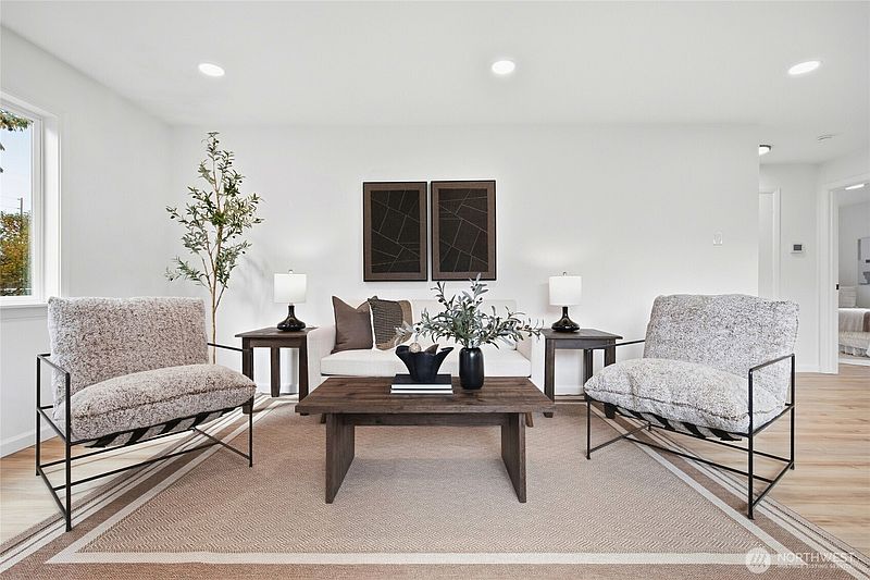 5th image of 929 E 63rd Street