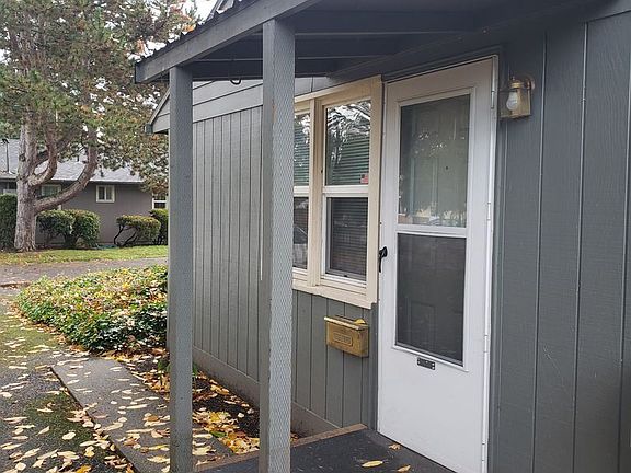 2nd image of 3809 E McLoughlin Blvd