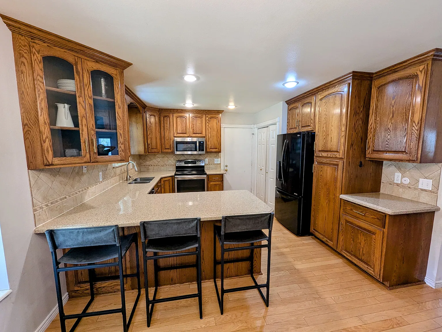 4 bed, 2112 sqft, $2,600 — Photo 3