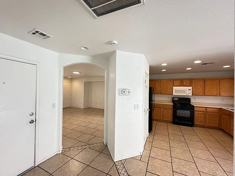 10452 Mihela Ave — Photo 6