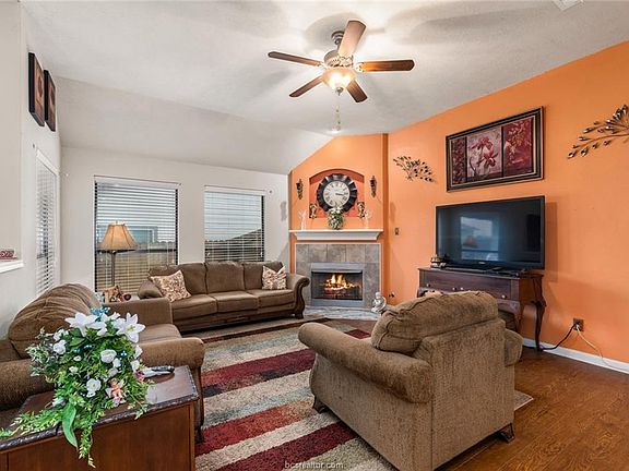 3rd image of 216 Boulder Dr