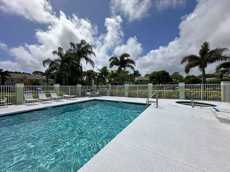 2130 SE Wild Meadow Cir — Photo 25