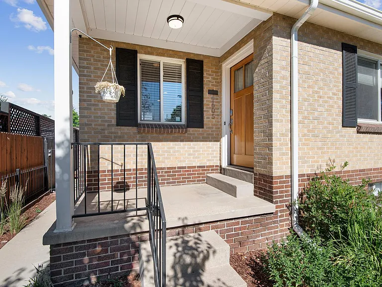 2605 N Milwaukee St — Photo 24