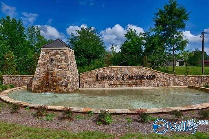 4 bed, 2.0 bath, 1859 sqft, $1,930 — Photo 2