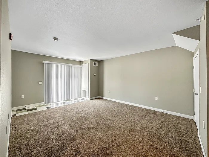 2440 SW 9th St #5 — Photo 4