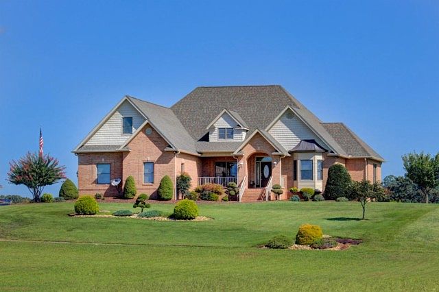 1st image of 1947 Lakebrook Cir