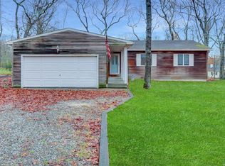 7 Whippoorwill Ln, East Quogue, NY 11946