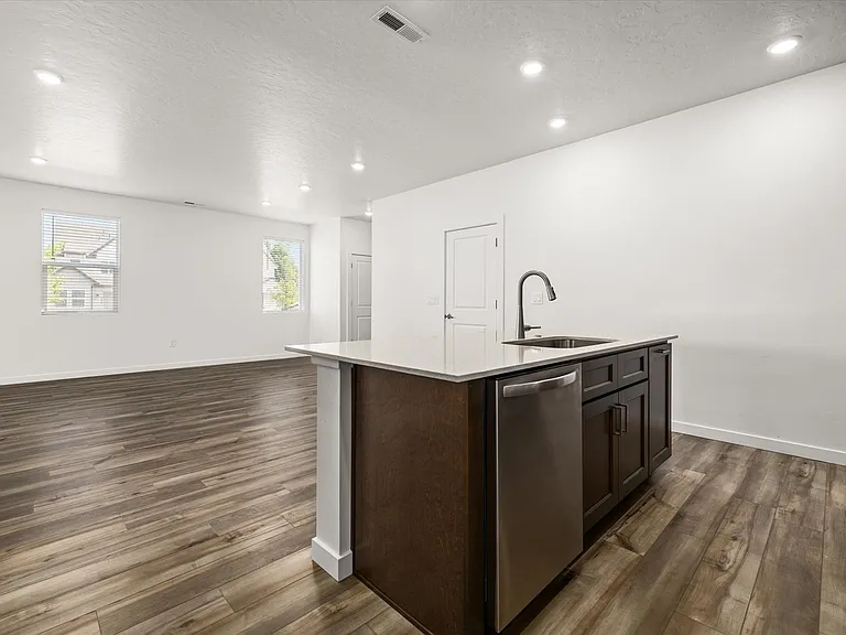 1845 N Black Cyprus Ave — Photo 9