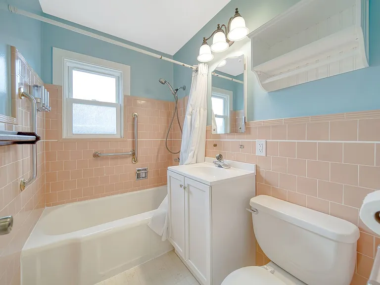 119 Claremont Ave — Photo 5