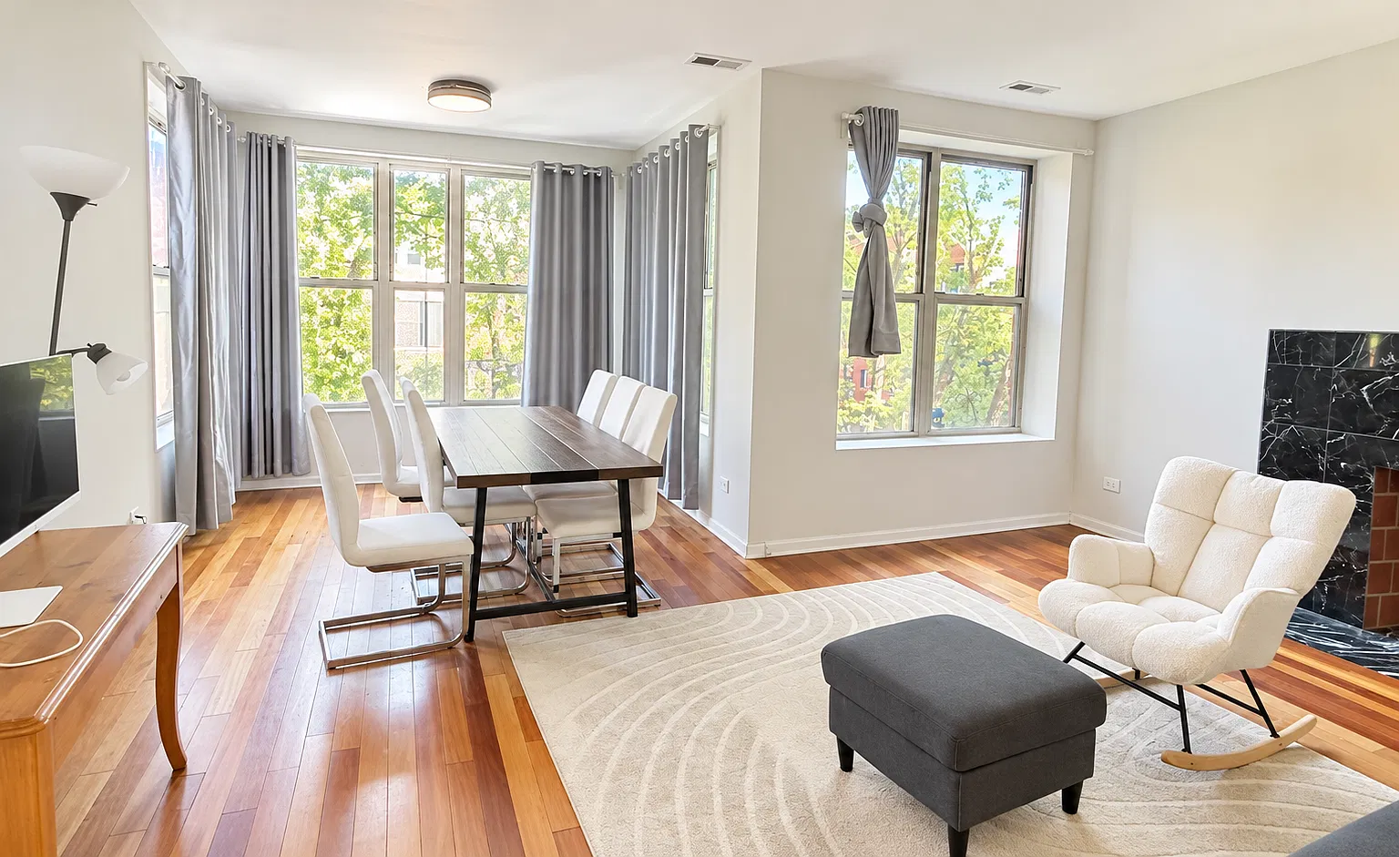 5 bed, 2.5 bath, 2200 sqft, $3,900 — Photo 3