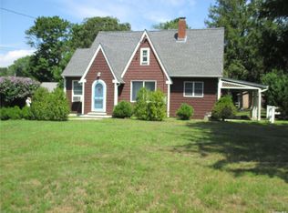 97 Bay Ave E, Hampton Bays, NY 11946