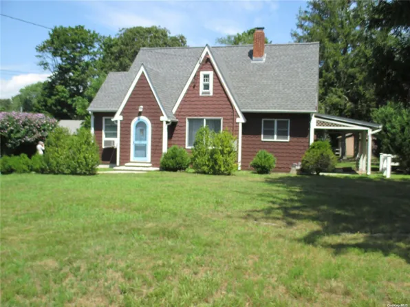 97 Bay Avenue E, Hampton Bays, NY 11946