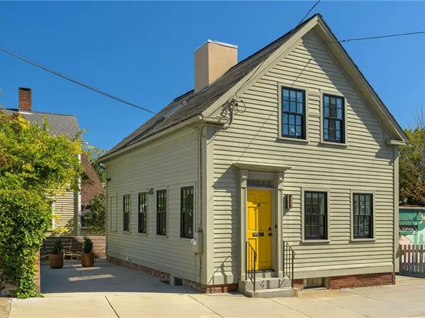 4 Traverse St, Providence, RI 02906