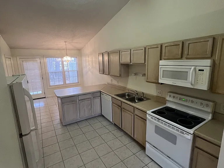 2910 Eastridge Ct — Photo 8