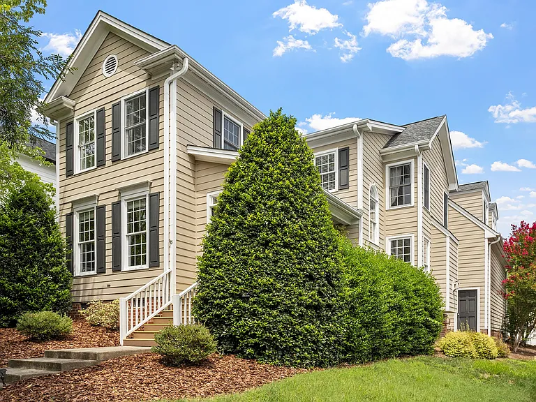 507 Highgrove Dr — Photo 1