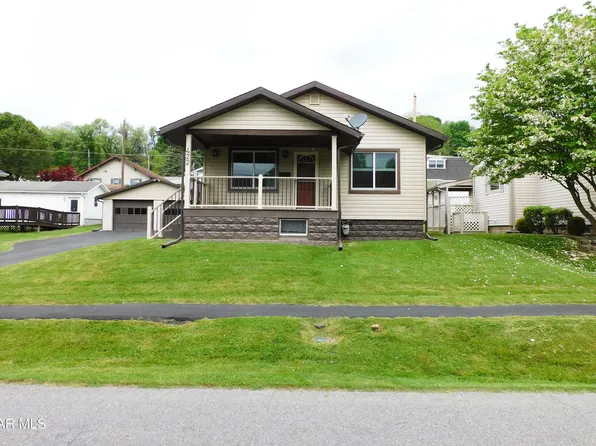 422 Caroline Ave, Altoona, PA 16602