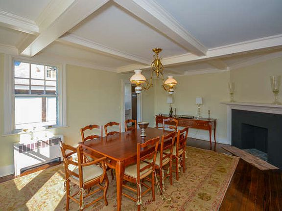 5th image of 14 Halsey Ave