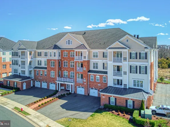 44589 York Crest Ter APT 305, Ashburn, VA 20147