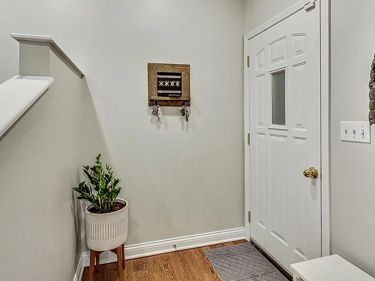 1818 W Superior St #2R — Photo 2