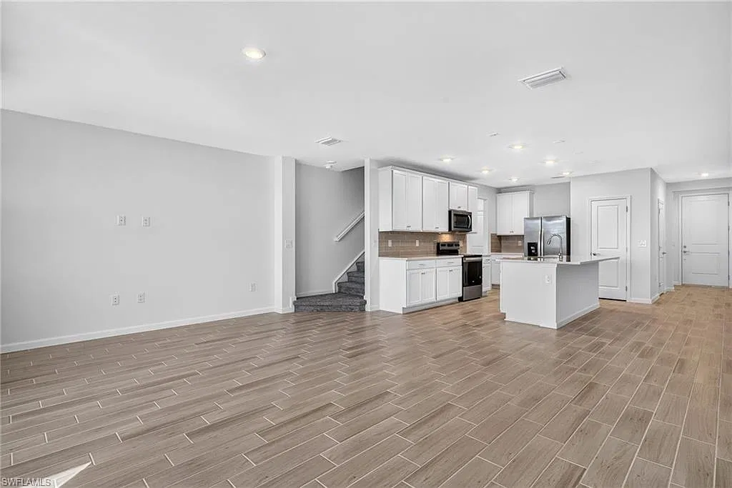 3 bed, 2.5 bath, 1816 sqft, $2,800 — Photo 2