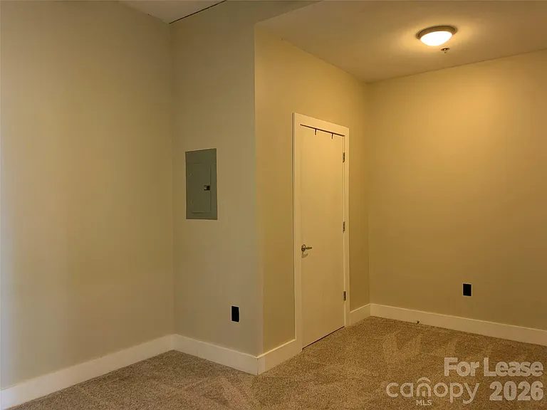505 E 6th St #1305 — Photo 18