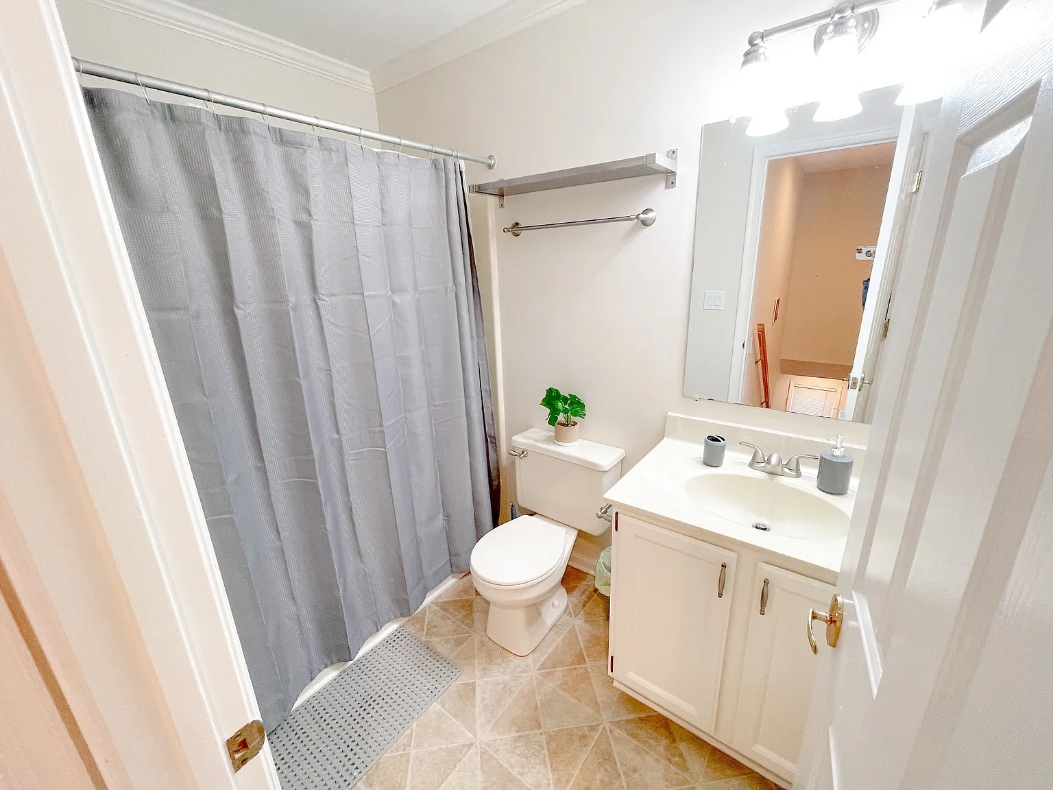 1 bed, 2600 sqft, $750 — Photo 4