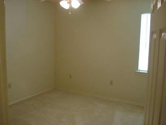 3rd image of 3109 W 2nd Ct APT D