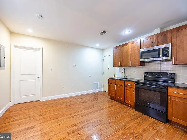 4706 Chestnut St #3B — Photo 2