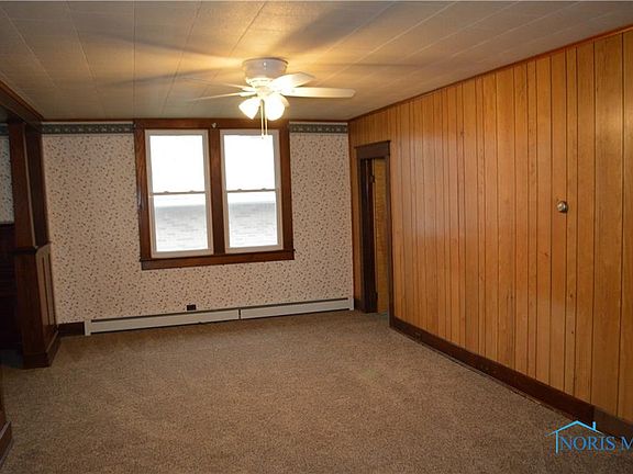 5th image of 200 E Maple St