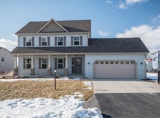 562 S Buth Rd, Dousman, WI 53118