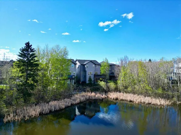 125 E Rockborough Grn NW, Calgary, AB T3G 5S8