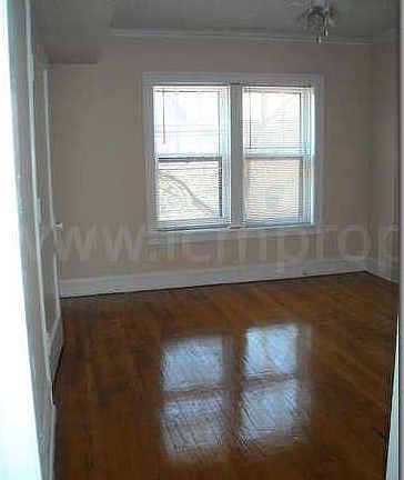 2nd image of 354 W Dickens Ave #21052
