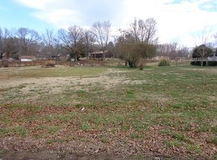 60 Roberts St, Camden, TN 38320