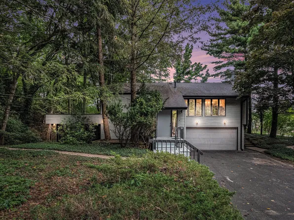 90 East Ct, New Buffalo, MI 49117