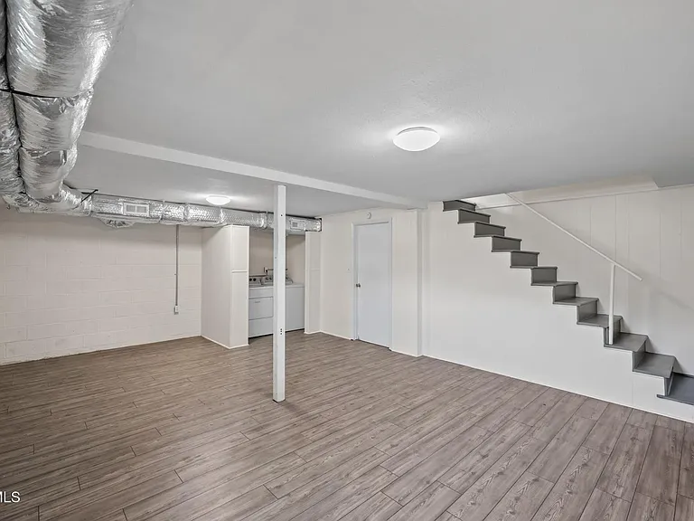 15 Holmes St — Photo 9