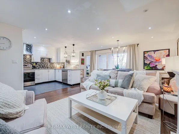 3025 The Credit Woodlands #320, Mississauga, ON L5C 2V3