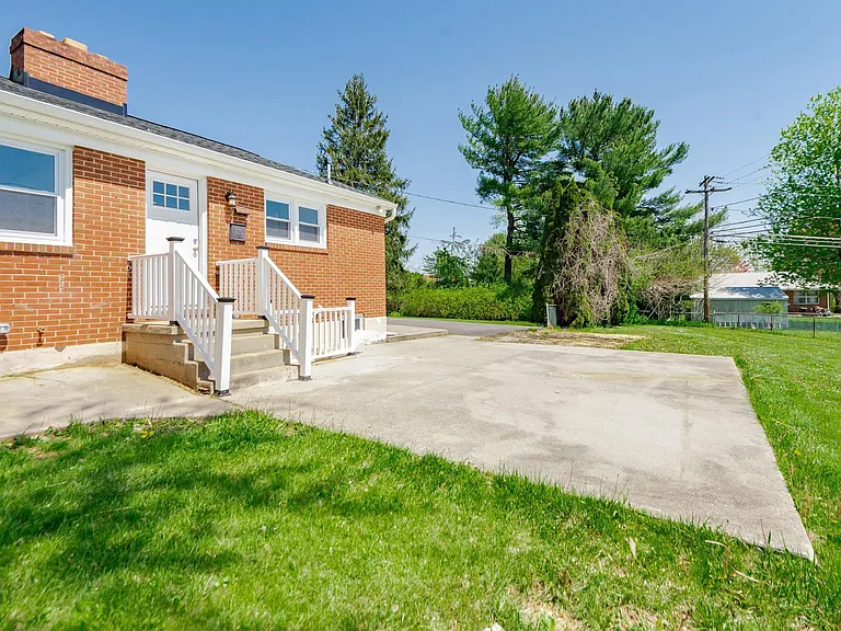 105 Meadow Rd — Photo 42
