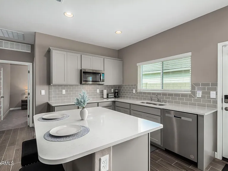 23950 W Hilton Ave — Photo 30