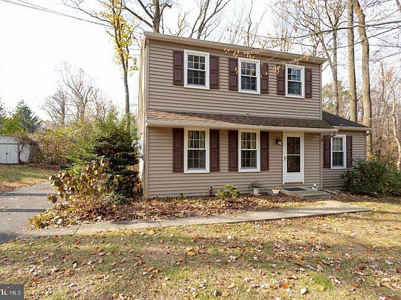 2nd image of 921 Woodview Dr