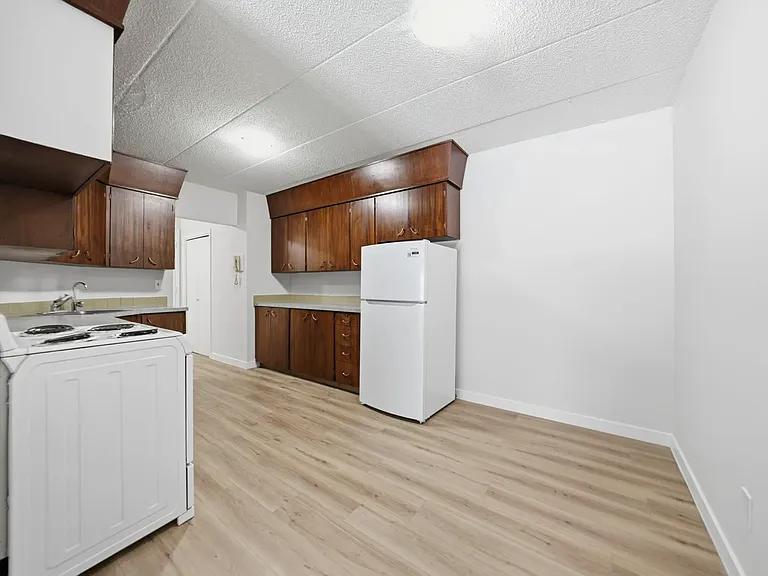 27 Vaughn St — Photo 10
