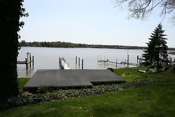 4th image of 732 N Shore Dr