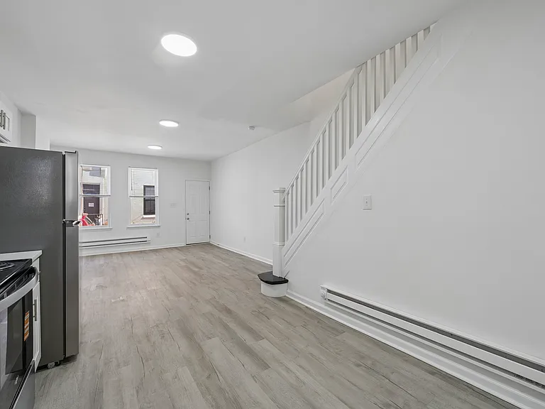 2212 Sears St — Photo 5
