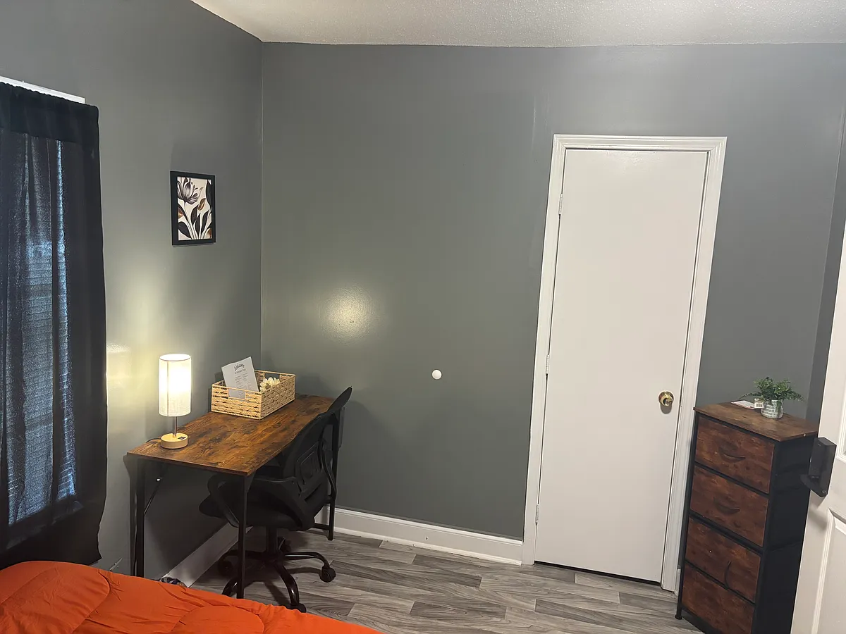 Building Photo - 2483 Vandale Ave #4
